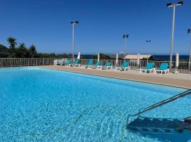 A 5 mn à pied de la mer, piscine ,tennis, paillote, hotel con piscina en Cervione