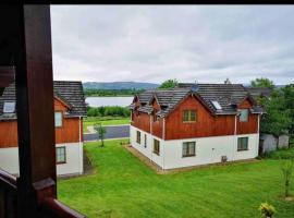 Lakeside House in Drumshanbo, hotel with parking in Drumshanbo