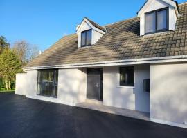 Millstream Cottage House & Apartment, hotel in Waterford
