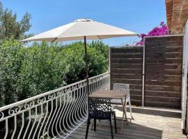 Grand Studio & Terrasse Privée, hotel em Hyères