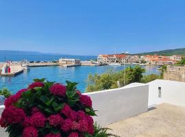 Apartments Lanterna, Hotel in Sućuraj