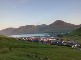 Experience unique Faroe Islands holiday home by the sea with great views, fully equipped kitchen and reliable Wi-Fi, vacation rental in Norðragøta