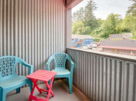 Bayfront History - Anchor Pier Lodge, apartment in Newport