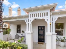 Roseland Cottage - CBD Heritage, hotel v destinaci Orange