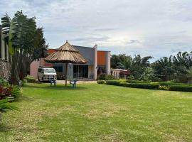 Amazing lake Victoria Villa, Entebbe, cottage in Entebbe
