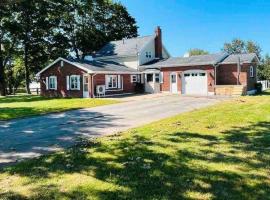 Red Brick Farm House, hotel with parking in Kentville