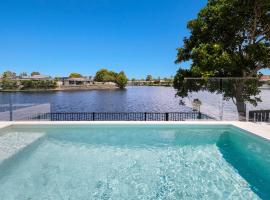 Waterfront Sapphire with Pool & Private Entry to Canal, hotel v destinaci Pottsville