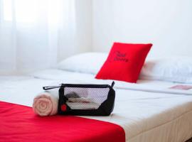 RedDoorz Syariah @ Jatiwangi Guest House 2 Cafe & Resto, ξενοδοχείο σε Jatiwangi