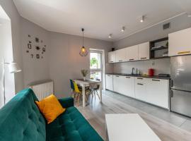 Emerald Apartament przy deptaku, íbúð í Szczawno-Zdrój