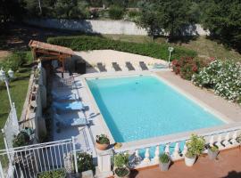 les lauriers de Joelle, cheap hotel in Peyrolles-en-Provence