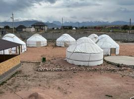Guest house and Yurt camp "Ailuu", hotell i Tong