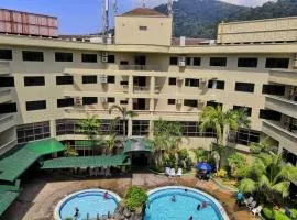 Affordable Cozy Apartment @ Coral Bay Resort