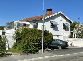 Nice house in Trosa with spa bath and close to the sea, casă de vacanță din Trosa