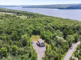 Hot Tub! LRG Home! Sleeps 24!Near Ithaca! Dogs OK