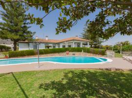 Villa Galemar Pool & Gardens, cabaña o casa de campo en Torremolinos