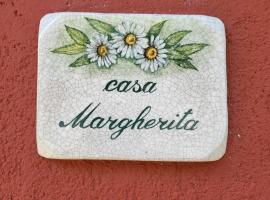 Casa Margherita - bike friendly, hótel í Verbania