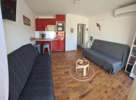 COSY Studio Wifi Clim Terrasse parking, apartment in Six-Fours-les-Plages