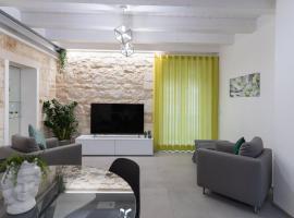 Lovely Modern Apartment, casa de férias em Modica