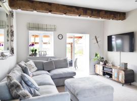 Pass the Keys Stunning Cheshire Barn with HotTub, holiday rental in Sandbach