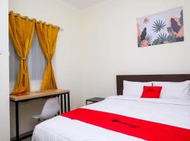 RedDoorz near Kawasan Bandara Ahmad Yani Semarang 2, hotel in Kalibanteng-kidul