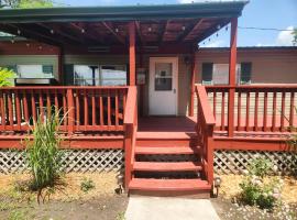 Quiet Cozy Cottonwood Cottage in Scotia, holiday rental in Scotia