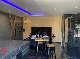 D&eacute;sirs d'une nuit - Loveroom jacuzzi, timebasishotel i Cagny