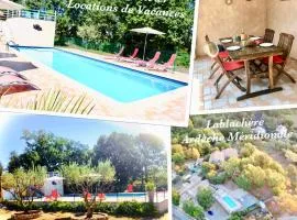 SOUS UN OLIVIER Gîte Le Mûrier, au calme avec climatisation et piscine