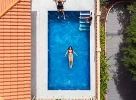 Duque Nest Hostel