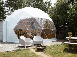 Glamping Dome Tent, semesterboende i Jubbega-Schurega