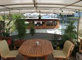 Captain's cabin: Cosy flat on a house boat
