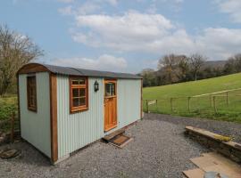 Rabbit Hill Hut, hotel with parking in Abergavenny
