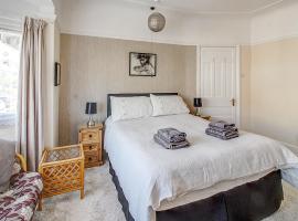 Seaside king room in cozy house self check-in fast WiFi, khách sạn ở New Brighton