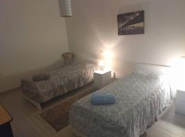 Room in Guest room - Double room between Padua and Chioggia، مكان مبيت وإفطار في Brugine