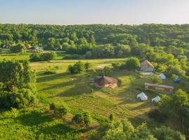 Szellős Rét Camping, hotel v destinaci Bálványos