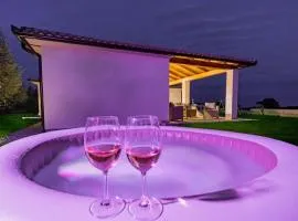 Ferienhaus mit Jacuzzi und Taverne mit Billard
