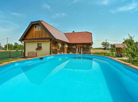 Nice Home In Lonjica With Wifi And 2 Bedrooms: Gračec şehrinde bir ucuz otel
