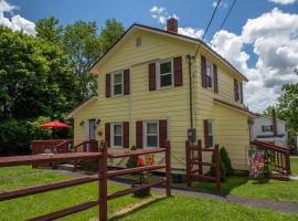 A&R Hacienda a Callicoon Vintage Farmhouse, hotel v destinaci Callicoon