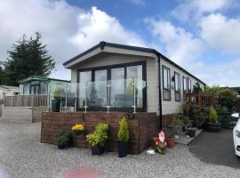 Lake District Luxury Lodge, cabin in Plumbland