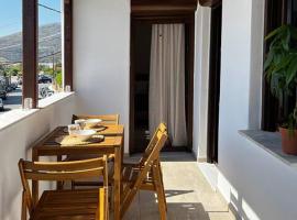 Cosy apartment near the port, hotel v destinaci Gavrion