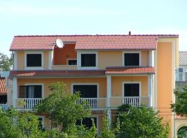 Apartments Lidija, hotel in Lopar