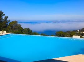 Ibiza 7th Heaven Villa, хотел с басейни в Сант Йосеп