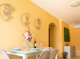 Modern house with courtyard and parking - Assisi, hotel in Santa Maria degli Angeli