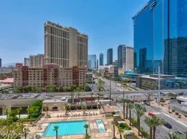 Stunning Balcony Strip View MGM Signature * Free Valet