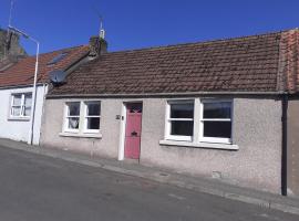 Castlefield Cosy Cottage, self catering accommodation in Cupar