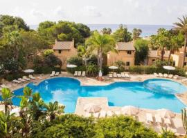Magnifico duplex con piscina en Son Xoriguer a 80m de la playa., отель в городе Сьюдадела