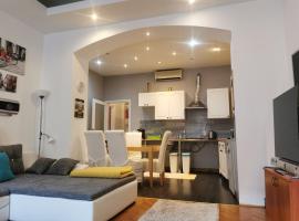 Patrikapartman, hotel para golfe em Sz&eacute;kesfeh&eacute;rv&aacute;r