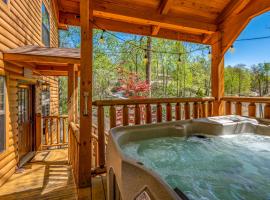 PERMANENT VACATION-Private Honeymoon Cabin with Hot Tub，賽維爾維爾的Villa