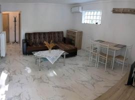 Anchorage Apartment in Rachoni, khách sạn có chỗ đậu xe ở Rachonio