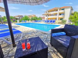 Apartments CVITA HOLIDAY - Villa NATALI, căn hộ dịch vụ ở Rogoznica