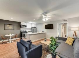 Hello Gorgeous Flat near Downtown!, feriebolig i Dallas